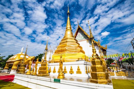 El templo de Pong Sunan en la provincia de Phrae, Tailandia.