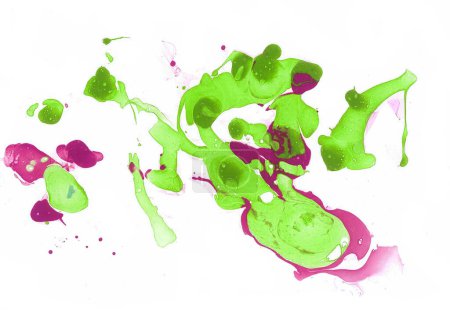 Contexte abstrait. Taches vertes et violettes de différentes nuances. Chaotiquement renversé sur un fond blanc. Flou, effets de marbre, images aléatoires.