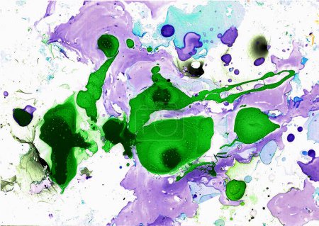 Fond abstrait de taches chaotiques vertes, blanches, violettes, bleues, noires. Effets de marbre et flou. Différentes nuances.