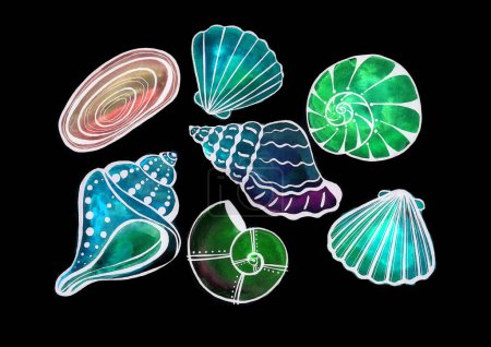 Set aus verschiedenen Muscheln und Muscheln isoliert auf schwarzem Hintergrund. Verschiedene Blau-, Grün- und Rosatöne. Aquarell verschwimmt. Details werden mit einem weißen Umriss gezeichnet.