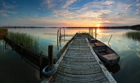 Photo for Steg mit Boot im Sonnenuntergang - Royalty Free Image