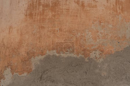 Foto de Textura estética de la pared de yeso de coral gris y melocotón. Antiguo edificio antiguo. Fondo de color neutro - Imagen libre de derechos
