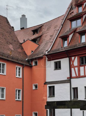Foto de Edificios tradicionales de la ciudad vieja europea. Antigua arquitectura histórica en Nuremberg, Alemania - Imagen libre de derechos