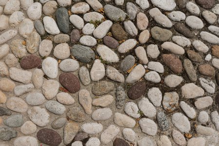 Foto de Patrón neutro de piedras beige. Piso tendido, vista superior - Imagen libre de derechos