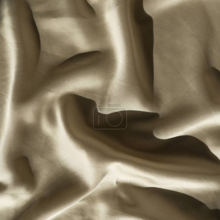 Téléchargez les photos : Fond froissé en tissu de soie doré brillant - en image libre de droit