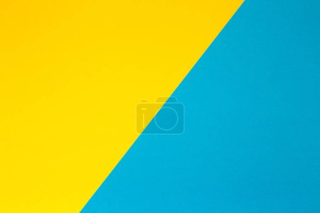 Foto de Fondo de papel geométrico azul amarillo. Fondo brillante colorido. - Imagen libre de derechos