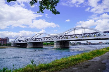 Konrad Adenauer Puente sobre el Rin cerca de Ludwigshafen.