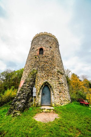 Vue du château Husen près de Hausach. Vieux château en ruines dans la Forêt Noire dans la vallée de Kinzig.