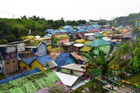 Foto de View of Colorful Jodipan village (Kampung Warna Warni Jodipan) in Malang, East Java, Indonesia - Imagen libre de derechos