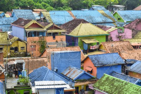 Foto de View of Colorful Jodipan village (Kampung Warna Warni Jodipan) in Malang, East Java, Indonesia - Imagen libre de derechos
