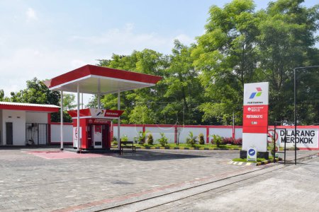 Foto de Bangil, 9 January 2023 - Mini gas station, The gas station is owned by Pertamina, an Indonesian state-owned oil company. - Imagen libre de derechos