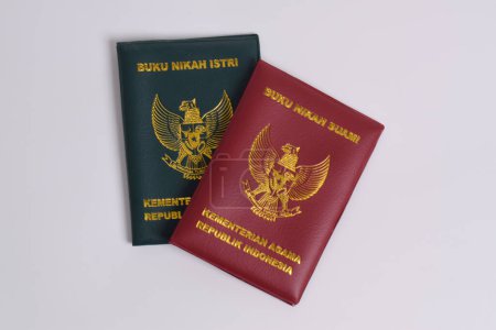 Ehebuch, Mann und Frau, Ministerium für Religion der Republik Indonesien isoliert auf weißem Hintergrund