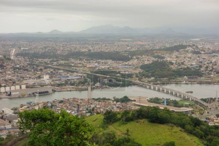 Bahía de la ciudad de Vitoria con el río Santa María y la ciudad de Vila Velha, vista panorámica. ES, Brasil.