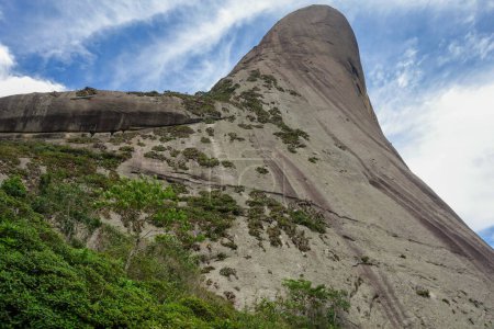 énorme formation rocheuse Pedra Azul, à Domingos Martins, État d'Espirito Santo, Brésil.