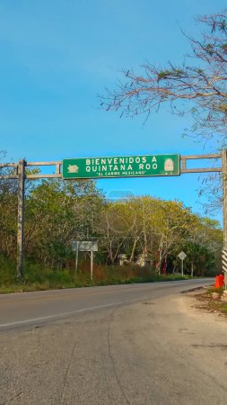 Quintana Roo, Mexique : plaque routière. Bienvenue à Quintana Roo, la Caraïbe mexicaine.