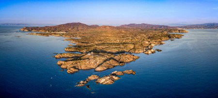 Téléchargez les photos : Aerial view from Cap de Creus to the Costa Brava. High quality photo - en image libre de droit