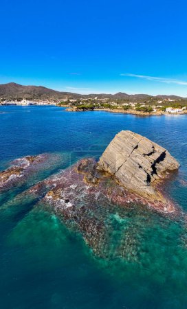 Téléchargez les photos : Aerial view from Cap de Creus to the Costa Brava. High quality photo - en image libre de droit