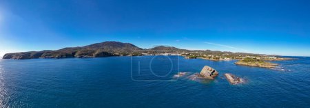 Foto de Vista aérea desde Cap de Creus hasta la Costa Brava. Foto de alta calidad - Imagen libre de derechos