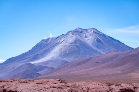 Foto de Paisaje volcánico en el altiplano boliviano. Foto de alta calidad - Imagen libre de derechos