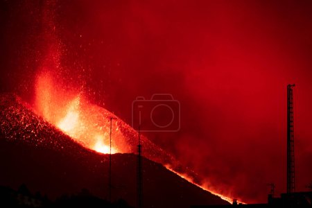 Foto de Erupting volcano on the island of La Palma, Canary Islands, Spain. High quality photo - Imagen libre de derechos