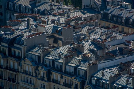 Foto de Vista de la ciudad de París desde lo alto de la Torre Eiffel. Foto de alta calidad - Imagen libre de derechos
