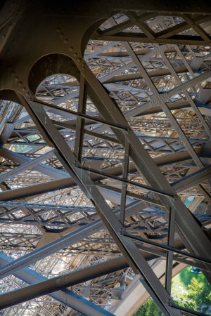 Foto de Detalle de la estructura de la Torre Eiffel. Foto de alta calidad - Imagen libre de derechos