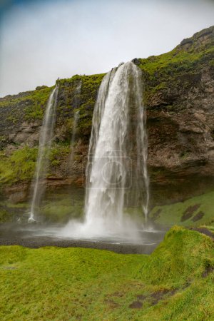 Foto de Espectacular cascada Seljalandsfoss en Islandia. Foto de alta calidad - Imagen libre de derechos