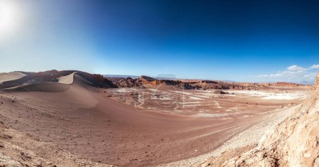 Téléchargez les photos : Paysage désertique de Valles de la Luna, à Atacama, Chili. Photo de haute qualité - en image libre de droit