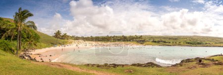 Foto de Moais en la playa de Anakena, Rapa Nui, en la Isla de Pascua. Foto de alta calidad - Imagen libre de derechos