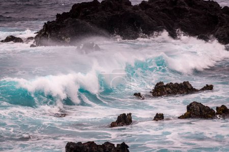 Foto de Olas furiosas en el Océano Pacífico. Foto de alta calidad - Imagen libre de derechos