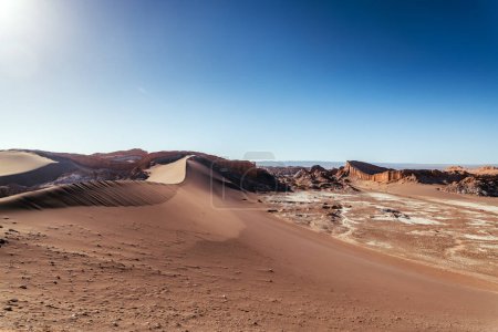 Foto de Paisaje desértico de Valles de la Luna, en Atacama, Chile. Foto de alta calidad - Imagen libre de derechos