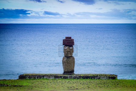 Foto de Moais en Tahai al atardecer, Rapa Nui, Isla de Pascua. Foto de alta calidad - Imagen libre de derechos