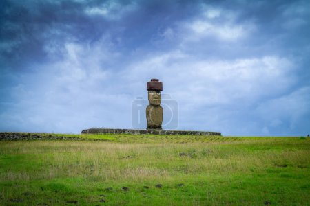 Téléchargez les photos : Moais à Tahai, Rapa Nui, île de Pâques. Photo de haute qualité - en image libre de droit