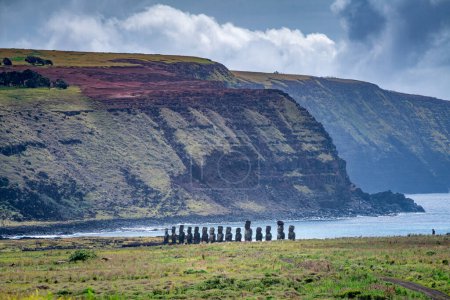 Téléchargez les photos : Moais à Tongariki, Rapa Nui, île de Pâques. Photo de haute qualité - en image libre de droit