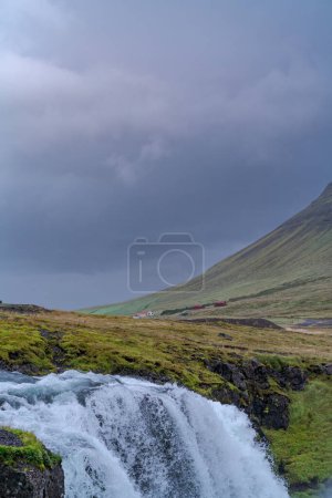 Téléchargez les photos : Cascade spectaculaire Seljalandsfoss en Islande. Photo de haute qualité - en image libre de droit