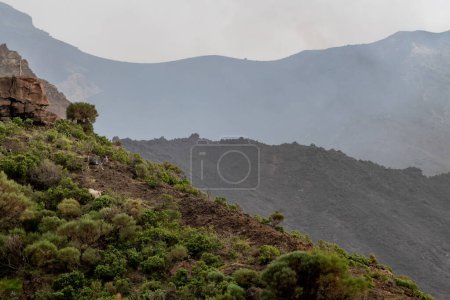 Vulkanlandschaft auf der Insel Stromboli. Hochwertiges Foto