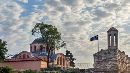 Foto de Iglesia de Panagia Theotokos Kosmosoteira monasterio bizantino en Feres Evros Tracia Grecia. - Imagen libre de derechos