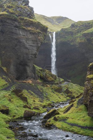 Téléchargez les photos : Kvernufoss cascade, cercle d'or Islande - en image libre de droit
