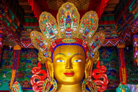 Téléchargez les photos : Beautiful and colorful golden buddha statue that call Maitreya Buddha statue in Thiksey monastery temple.Raspectful Bhudda image in Ladakh,India.Art of asia in vintage style. - en image libre de droit