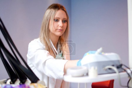Photo for Young female doctor working in laboratory - Royalty Free Image