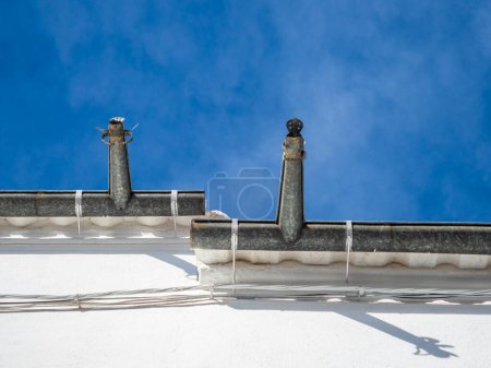 Foto de Rain gutters on the roof - Imagen libre de derechos