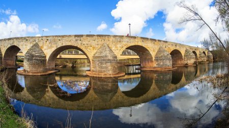 Téléchargez les photos : Pont médiéval romain de lerma - en image libre de droit