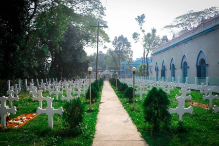 Foto de Cementerio cerca de la iglesia - Imagen libre de derechos