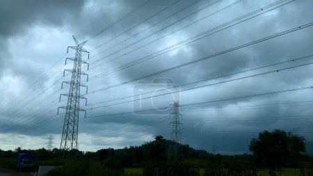 Téléchargez les photos : Transmission électrique tour en pylône en acier - en image libre de droit