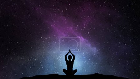 Téléchargez les photos : Parvatasana pose de méditation de yoga cosmique - en image libre de droit