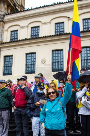 Téléchargez les photos : BOGOTA (COLOMBIE), le 19 juillet 2023. Manifestation pacifique des membres de la réserve active de l'armée et de la police de Bogota en Colombie contre le gouvernement de Gustavo Petro. - en image libre de droit