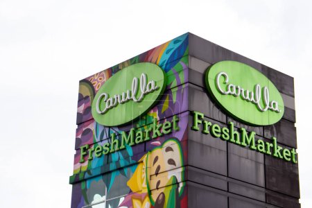 Téléchargez les photos : Bogota, Colombie - 20 octobre 2023. Façade du supermarché Carulla situé à la 85 rue sur le côté nord de Bogota. - en image libre de droit