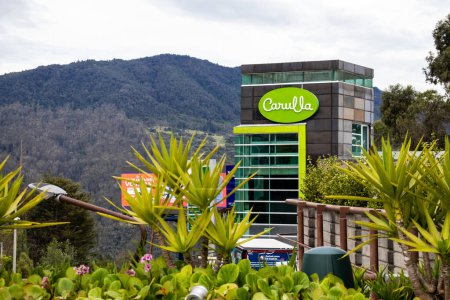 Téléchargez les photos : Bogota, Colombie - 20 octobre 2023. Façade du supermarché Carulla situé à l'Alto de Patios sur la route entre Bogota et La Calera - en image libre de droit