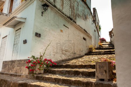 Hermosas calles antiguas de la Ciudad Patrimonio de Honda ubicadas en el departamento de Tolima en Colombia. Pendiente de herreros