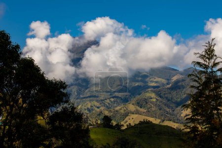 Die atemberaubenden Landschaften der Central Ranges auf dem Weg zum Buchstabenhoch zwischen den Städten Fresno und Manizales in Kolumbien